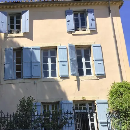 Le Jardinet Dans Un Coin De Paradis Au Bord De La *